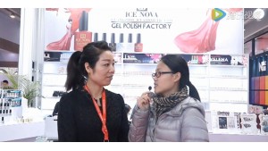 2016年廣東美博會現場冰朵接受畢加展覽采訪